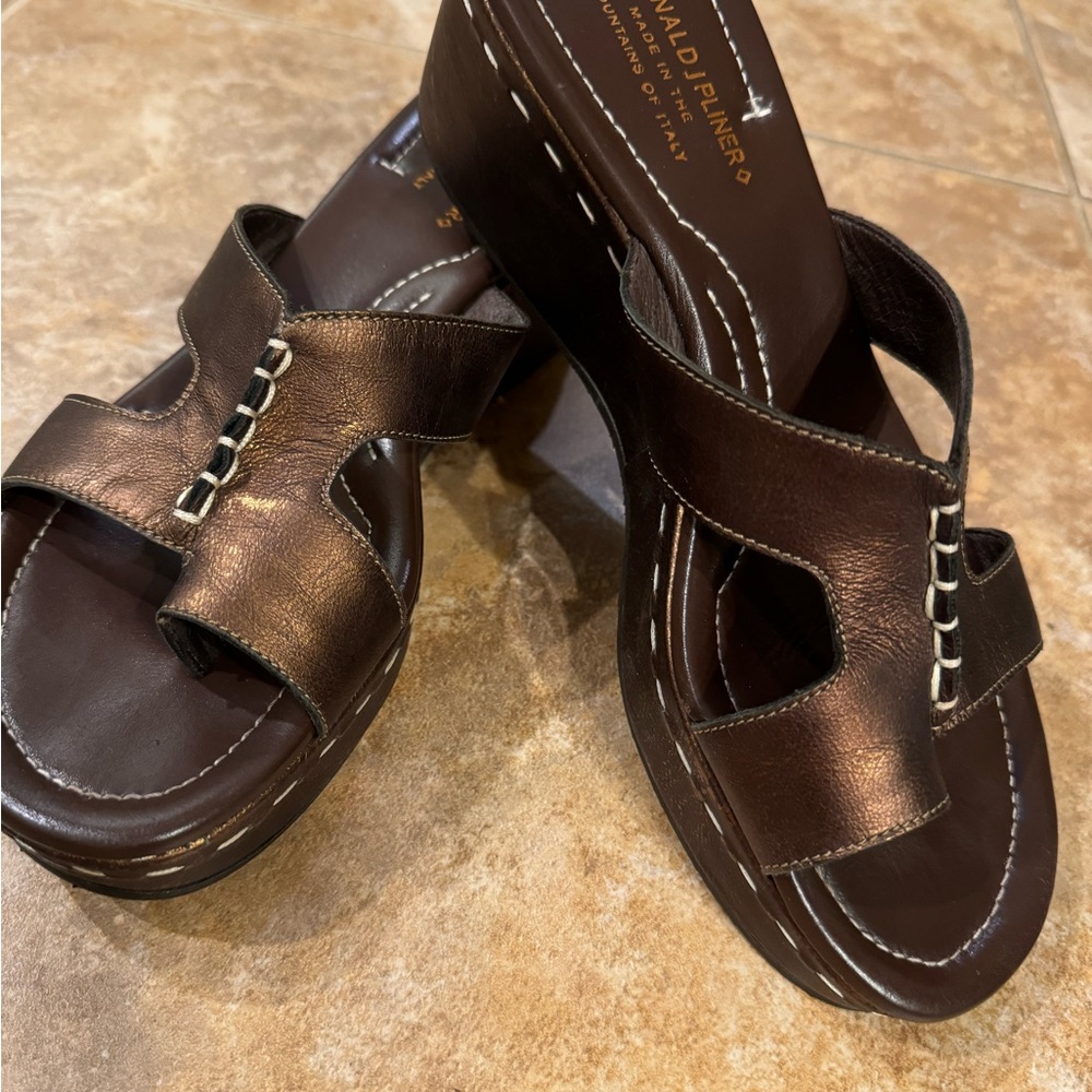 Donald Pliner slides  in good condition. Bronze colored, size 9N.
